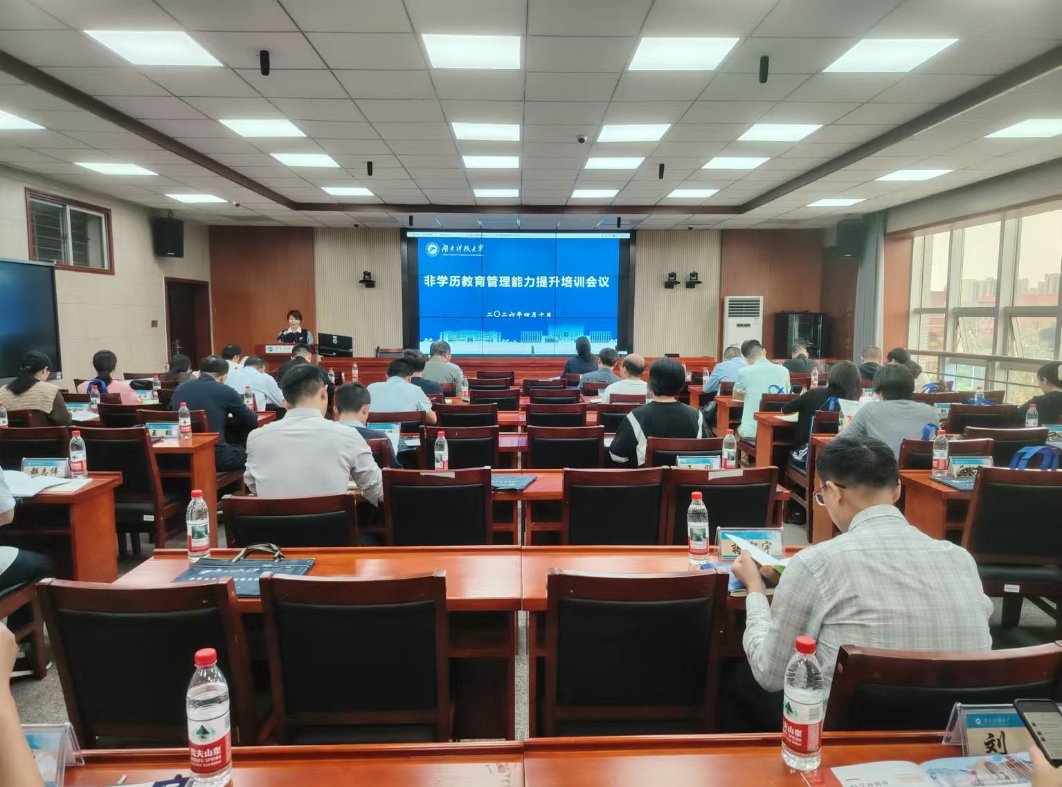 82fbc7ce580842f2bb51395113a25139.jpg 82fbc7ce580842f2bb51395113a25139.jpg